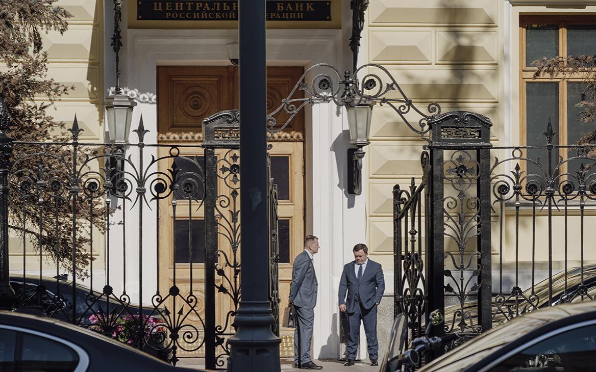 ЦБ усложнит выдачу кредитов бизнесу в «токсичных» валютах