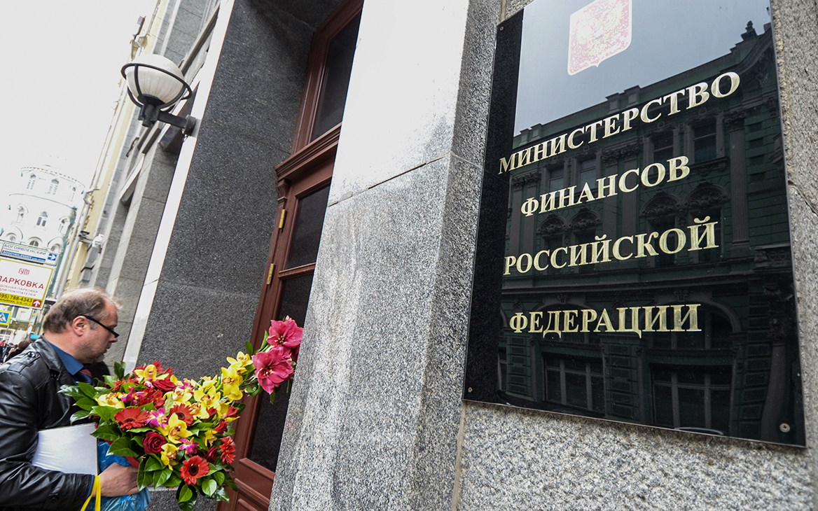 Россия увеличит траты на обслуживание внутреннего госдолга на ₽300 млрд