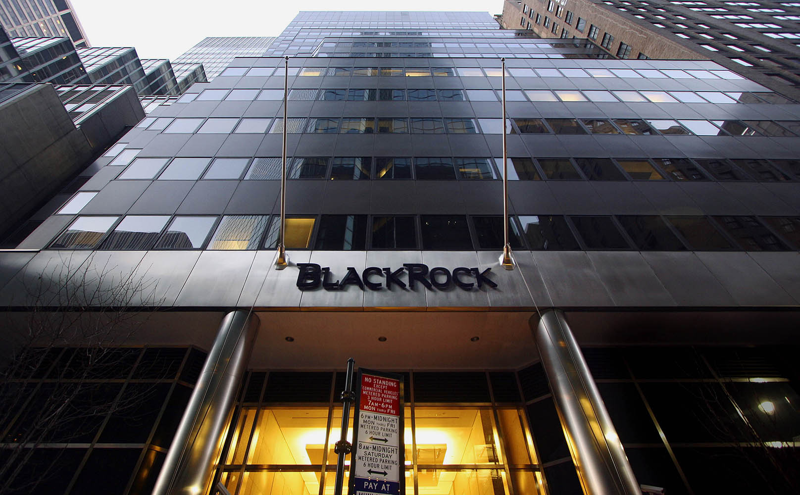 BlackRock уволила трех руководителей из-за их намерений перейти в Apollo