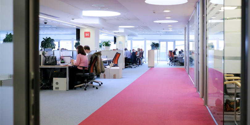 В Минцифры обсудили с ЦБ упрощенный листинг для IT-компаний на Мосбирже