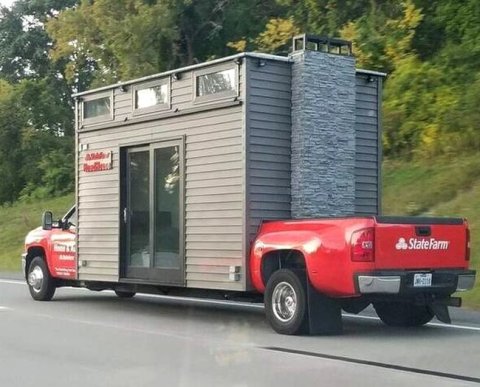 Запись в ЕГРЮЛ о решении сменить адрес не мешает назначению выездной проверки