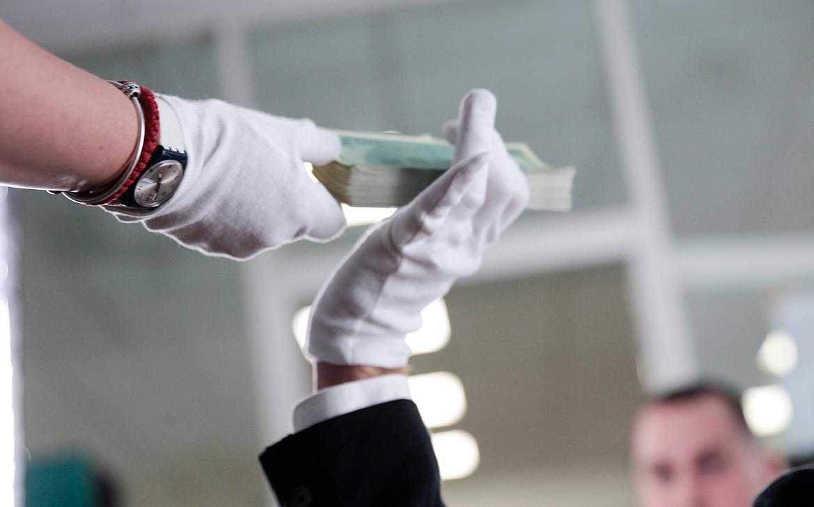 Первый крупный банк снял с баланса замороженные из-за санкций активы