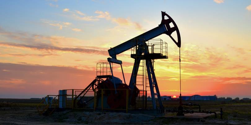 Индия и Китай сократили закупки нефти из России. Разбираемся, почему
