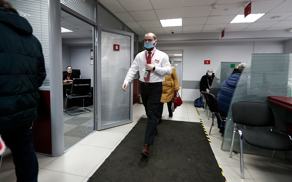 Стоимость продажи долгов российских заемщиков упала вдвое