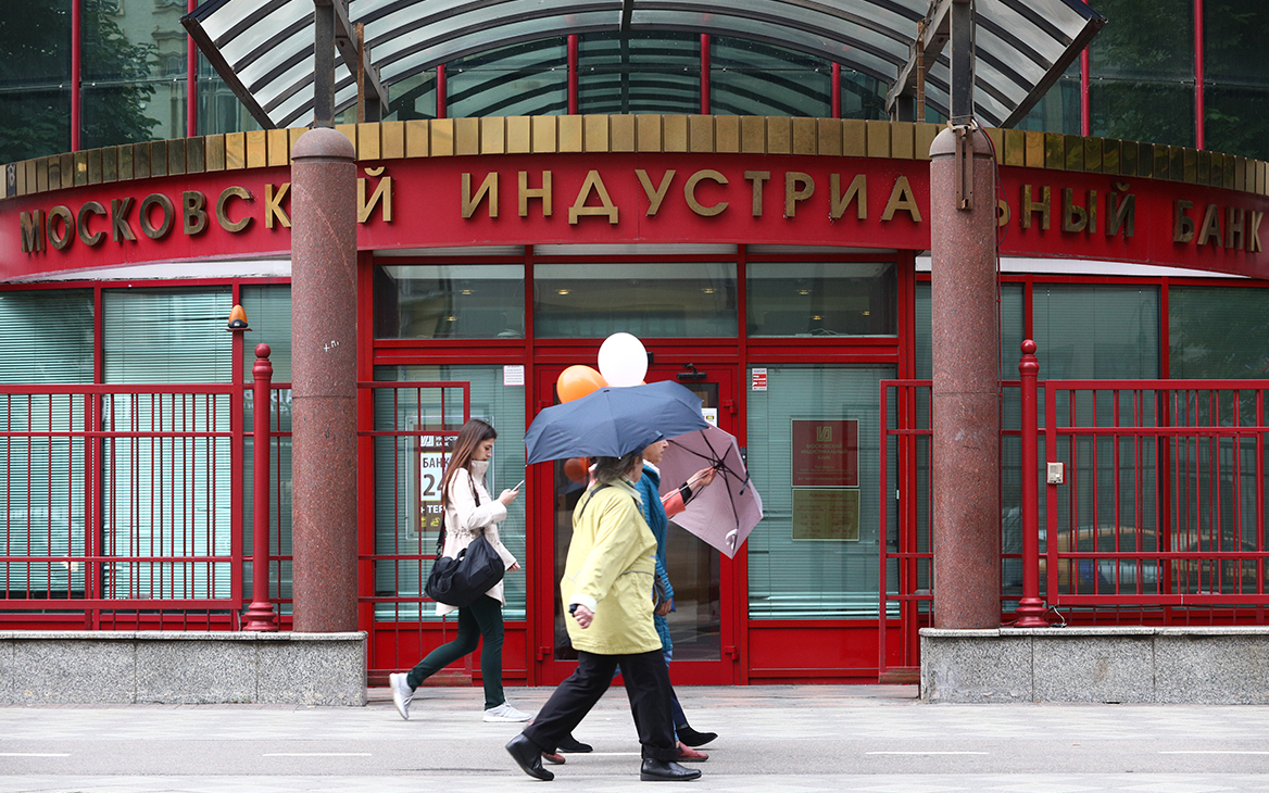 ЦБ назвал сроки присоединения санированного МИнБанка к оборонному ПСБ