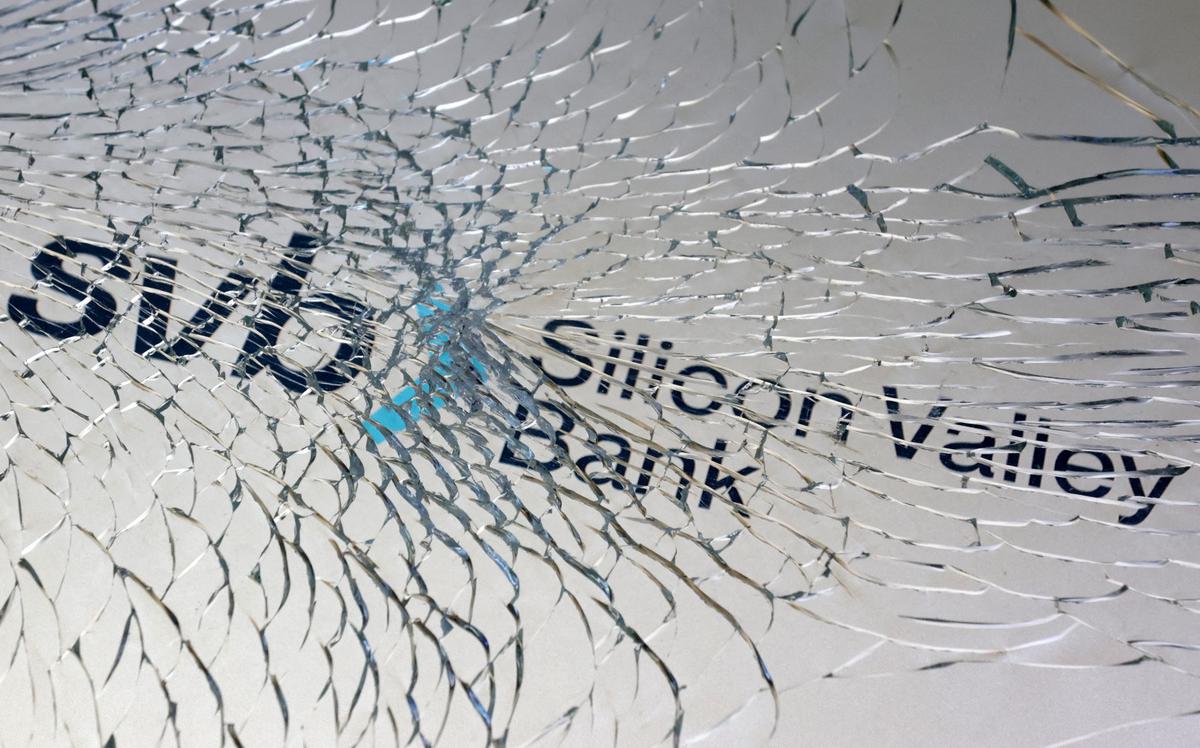 Регуляторы США пообещали клиентам доступ к вкладам в обанкротившемся SVB