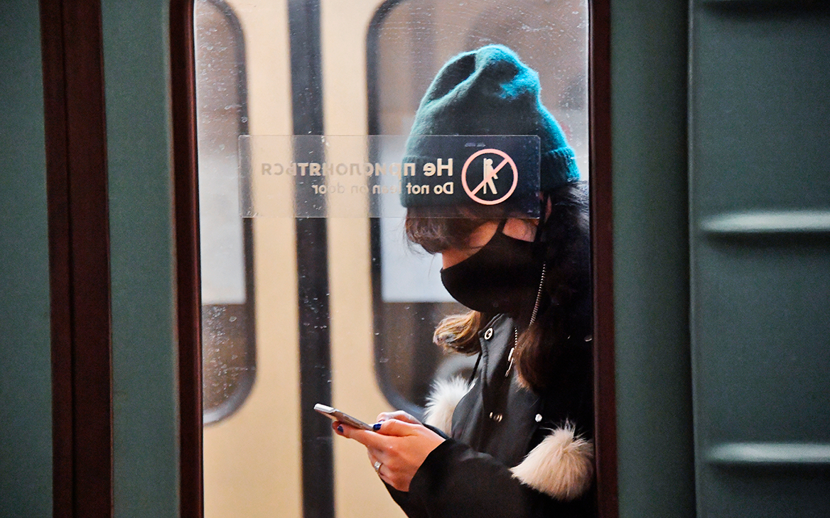 Bloomberg узнал об обсуждении отключения от SWIFT семи банков из России