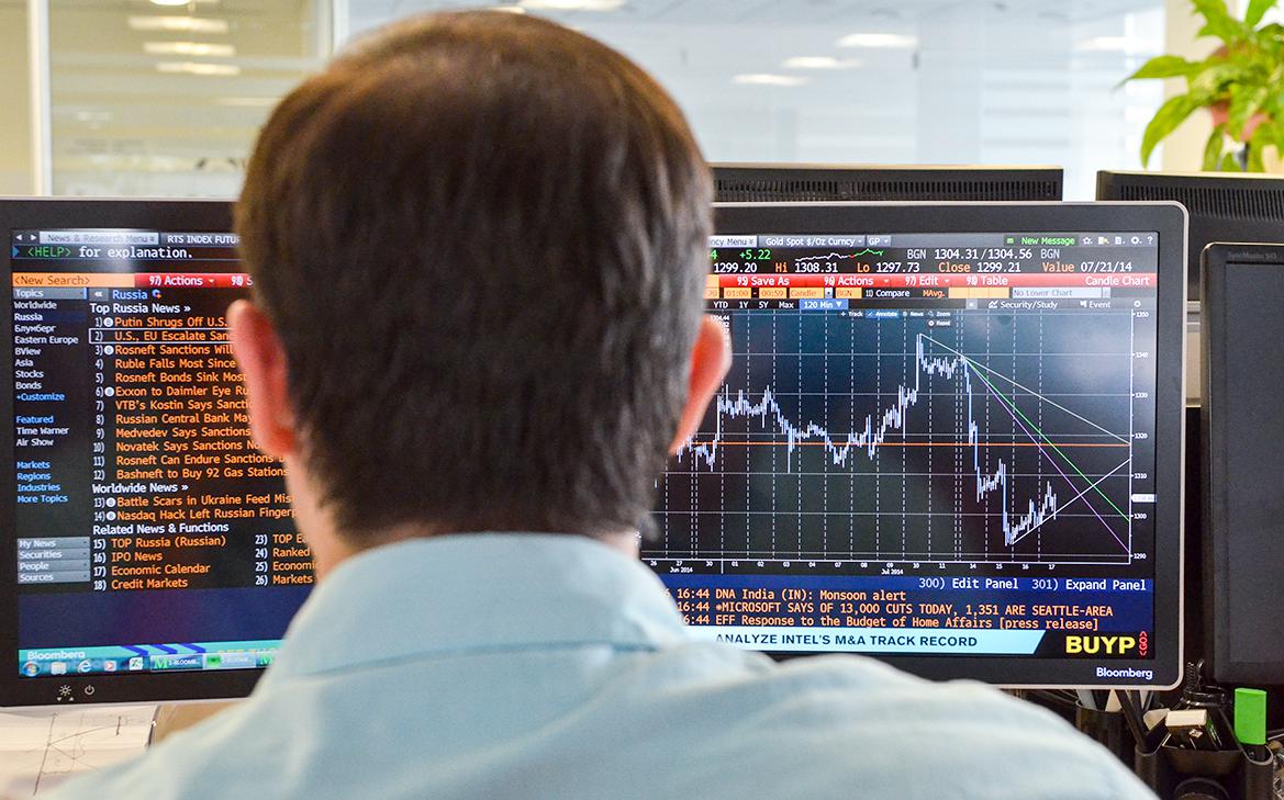 Минфин поддержал идею выводить на биржу акции уходящих из России компаний