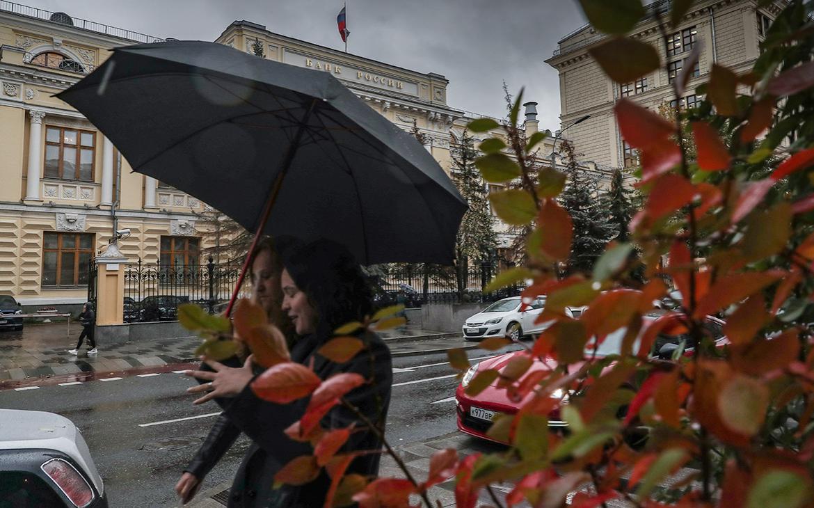 ЦБ введет прямые ограничения на выдачу потребкредитов