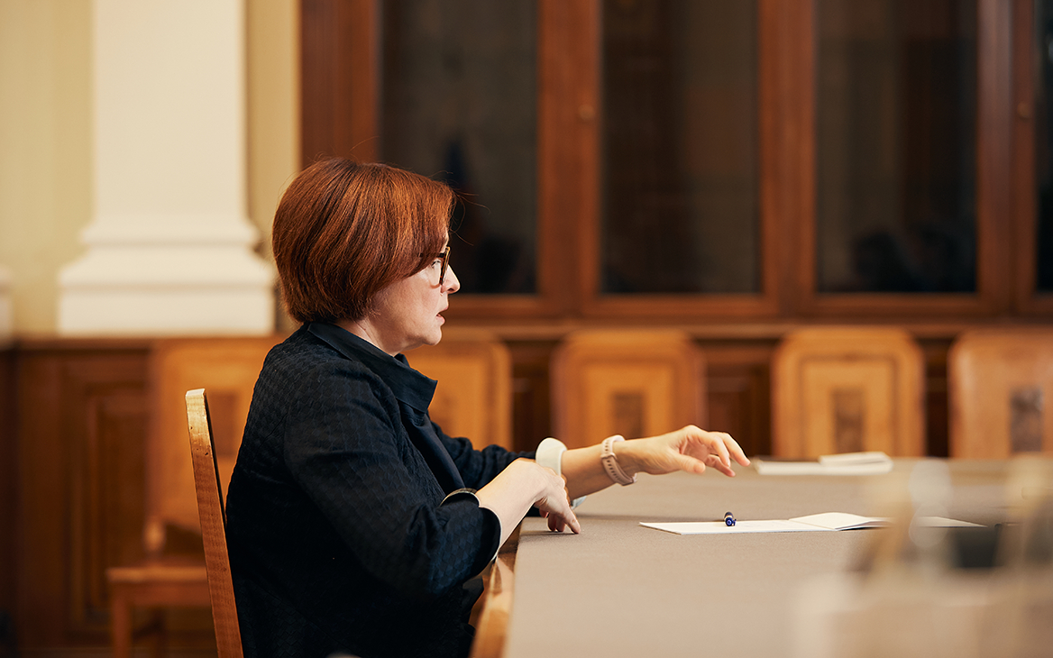 Глава ЦБ заявила об идее бесплатных переводов между счетами в банках