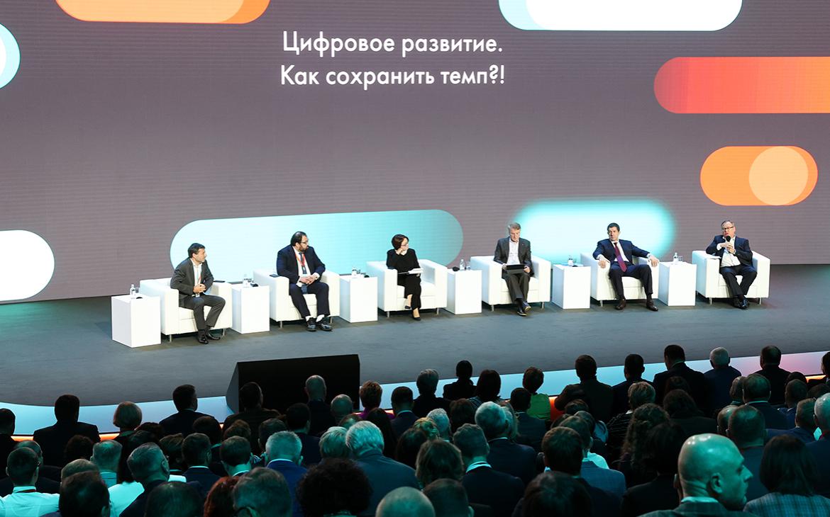 «Сейчас нам не на кого рассчитывать». Главное с форума Центробанка