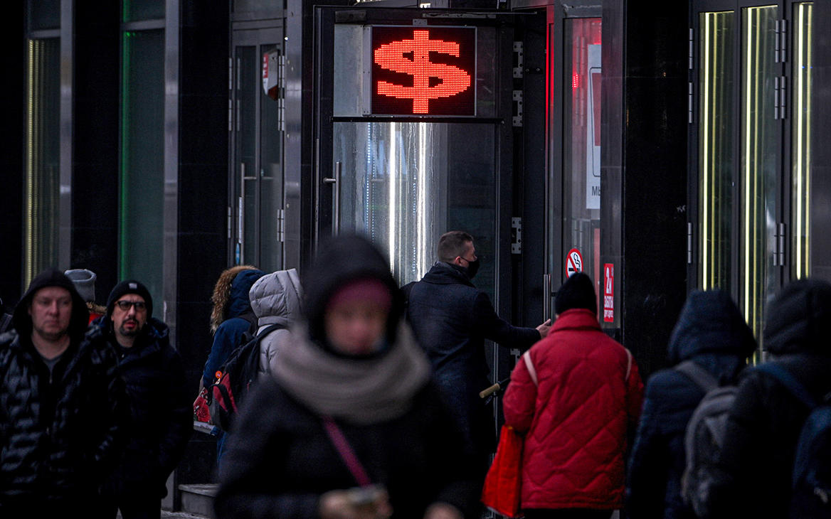 ЦБ раскрыл объем валютных интервенций в первый день поддержки рубля