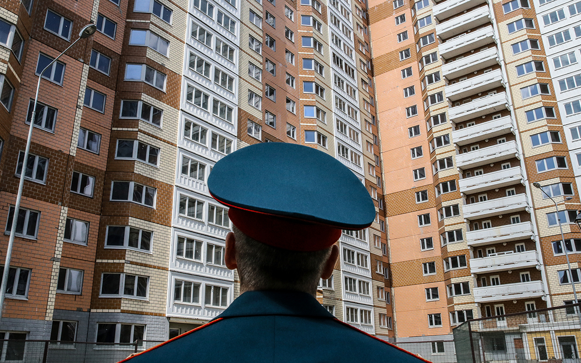 Приставы предложили не взыскивать долги с военных на фоне спецоперации