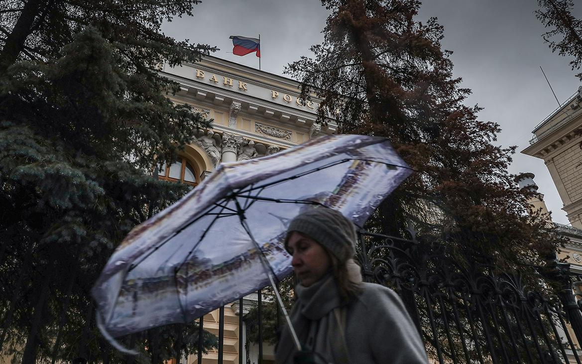 ЦБ в пятый раз подряд не стал менять ключевую ставку