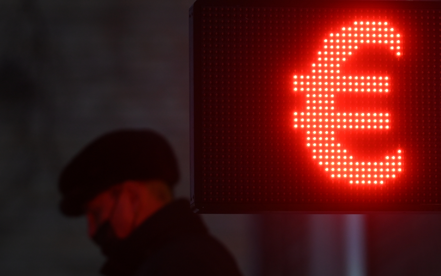 Курс евро поднялся до ₽92