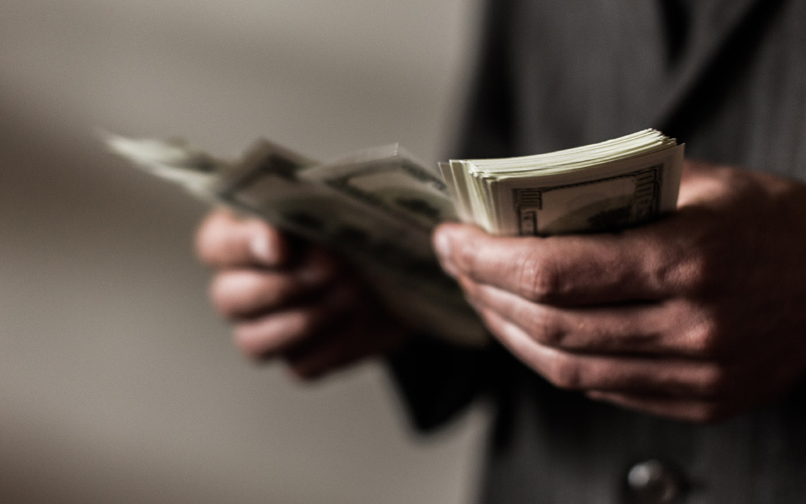 ЦБ разрешил физлицам переводить за рубеж до $150 тыс. в месяц