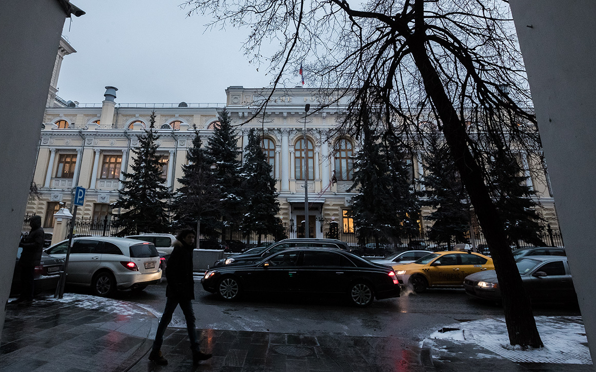 ЦБ зафиксировал рейтинги S&P, Fitch и Moody's при проведении расчетов