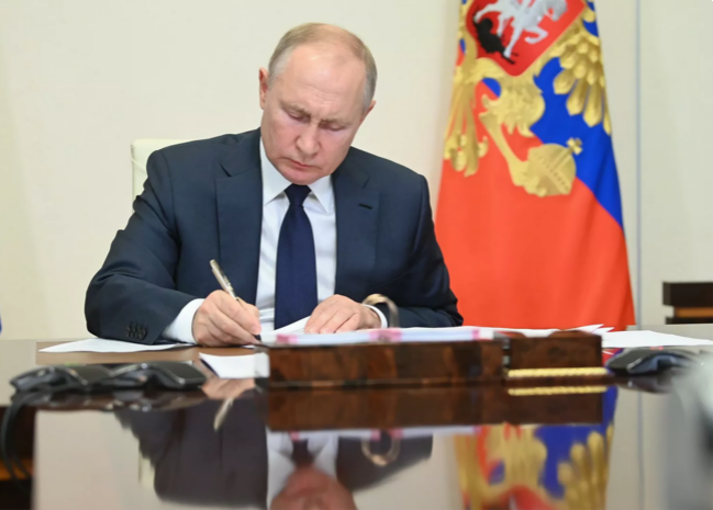 Президент подписал закон о комплексе мер поддержки граждан и бизнеса