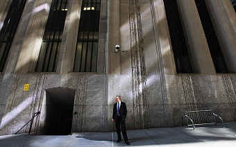 Bloomberg узнал о просьбе властей США к банкам продолжить работу в России