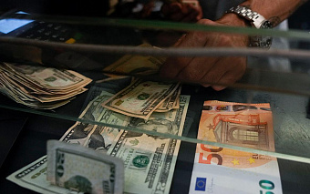 ЦБ назвал причину хранения резервов в долларах и евро перед заморозкой