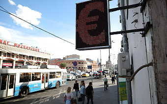 Биржевой курс евро достиг ₽100