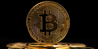 Биткоин упал: что происходит с 5 акциями США, которые связаны с криптой