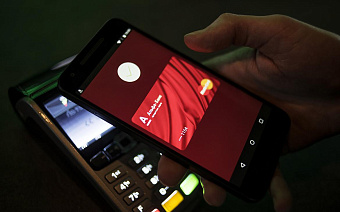 «Тинькофф» и Альфа-банк запустили свои сервисы для платежей смартфоном