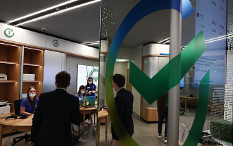 Сбербанк и ВТБ снизили ставки по рублевым вкладам после решения ЦБ