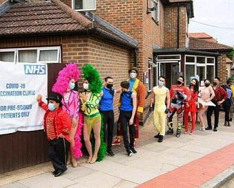 Возможно, два отгула после вакцинации сделают обязательными