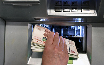 Спрос россиян на наличные в июле оказался нетипично высоким