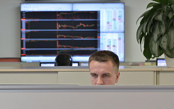 Центробанк начал готовиться к сценарию с отменой биржевых торгов долларом