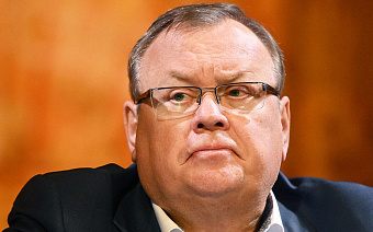 Глава ВТБ рассказал о покупке банком долларов по 100 руб.